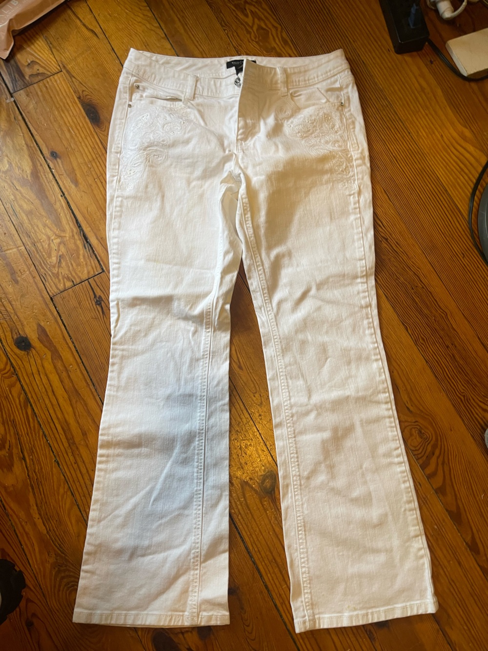 White denim bootcut excellent condition size 10 short.